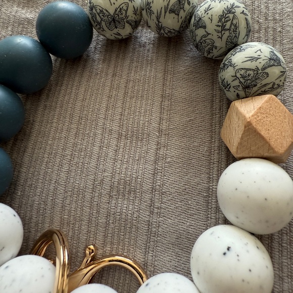 Silicone Bead wristlet - keychain - neutral tones - Picture 3 of 4